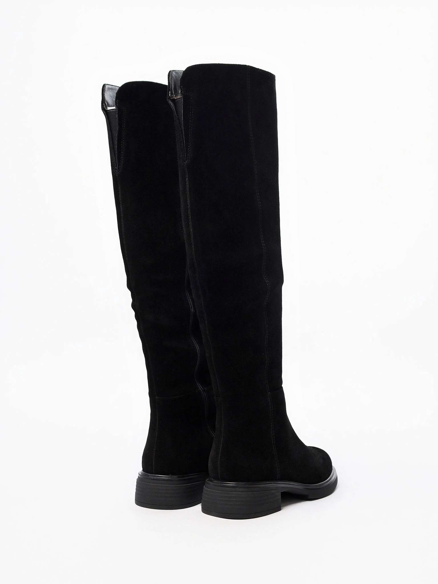 Сапоги черного цвета из натуральной замши на среднем широком каблуке